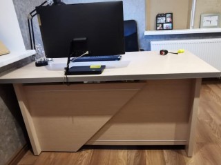 офисный стол деревянный